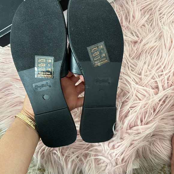 CASSIE SLIDES - Picture 3 of 4